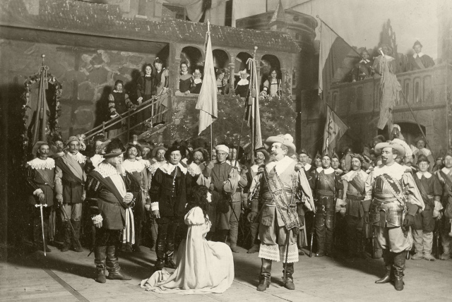 Regina von Emmeritz i en uppsättning på Suomalainen Kansallisteatteri (Nationalteatern) i början av 1910-talet.